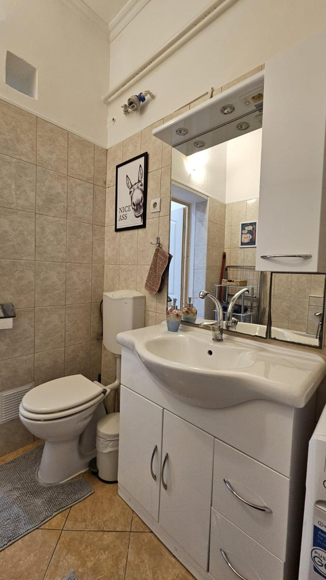 Lovely Central Apartment With Free Parking, Koezponthoz Koezeli 3 Szobas Lakas Győr Exteriör bild