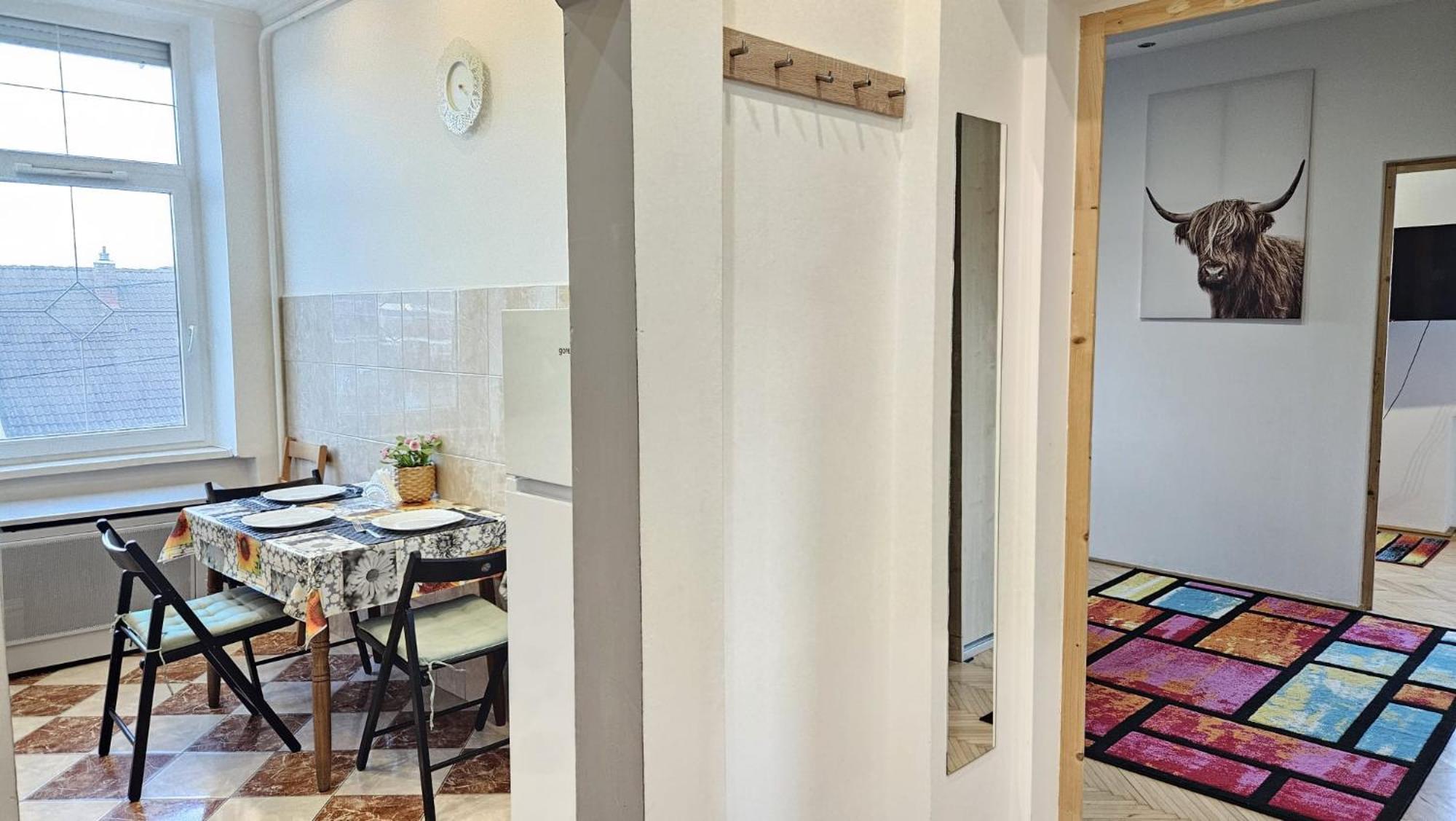 Lovely Central Apartment With Free Parking, Koezponthoz Koezeli 3 Szobas Lakas Győr Exteriör bild