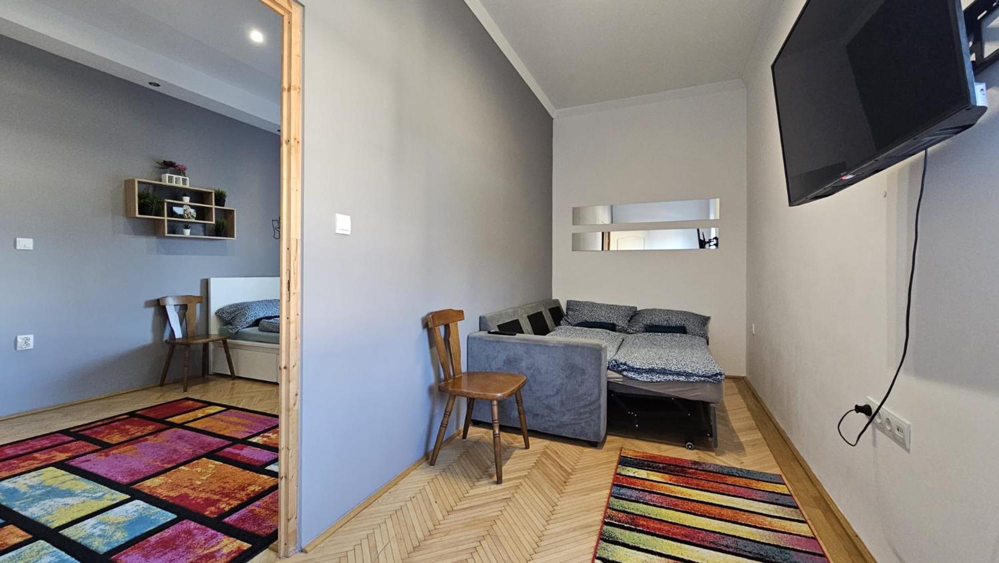 Lovely Central Apartment With Free Parking, Koezponthoz Koezeli 3 Szobas Lakas Győr Exteriör bild