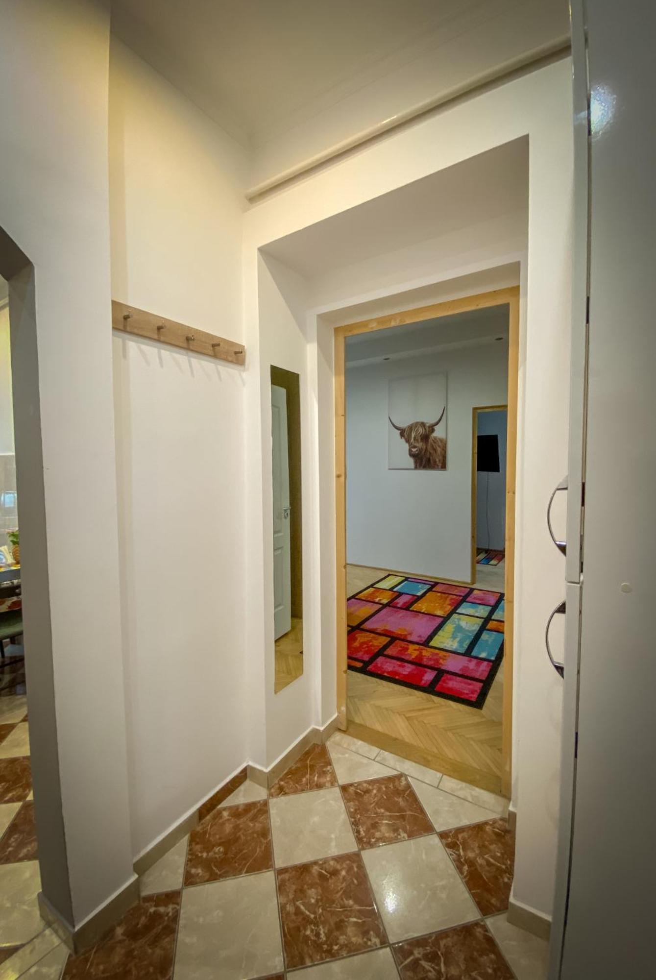 Lovely Central Apartment With Free Parking, Koezponthoz Koezeli 3 Szobas Lakas Győr Exteriör bild