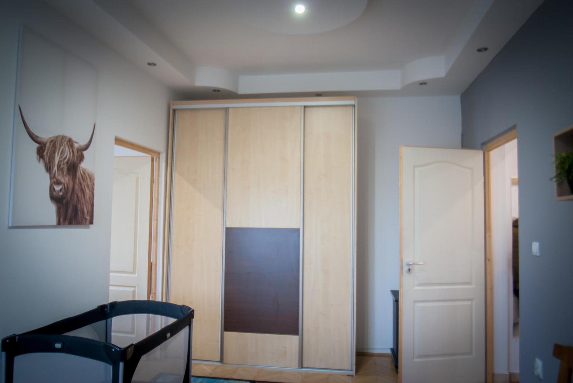 Lovely Central Apartment With Free Parking, Koezponthoz Koezeli 3 Szobas Lakas Győr Exteriör bild