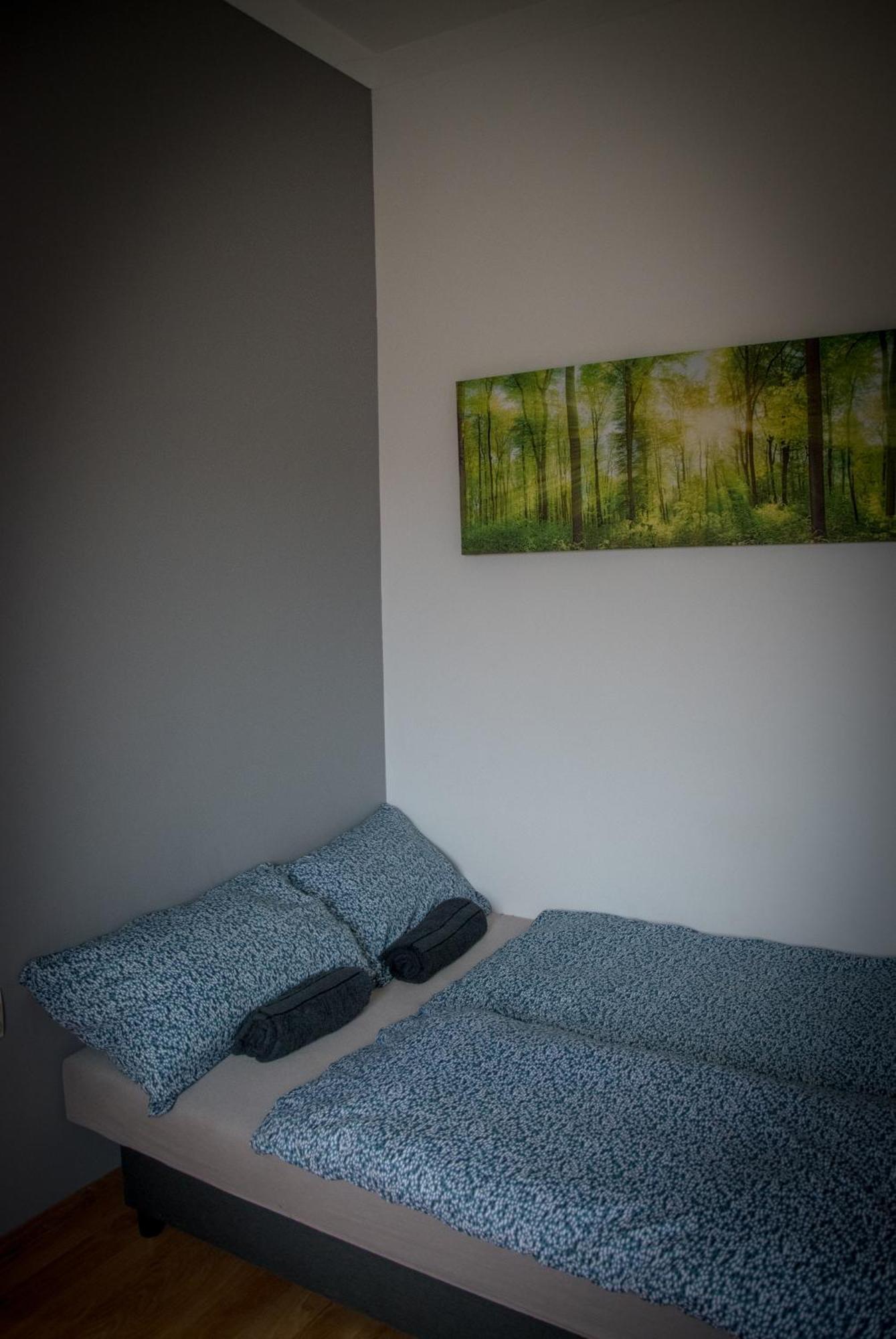 Lovely Central Apartment With Free Parking, Koezponthoz Koezeli 3 Szobas Lakas Győr Exteriör bild