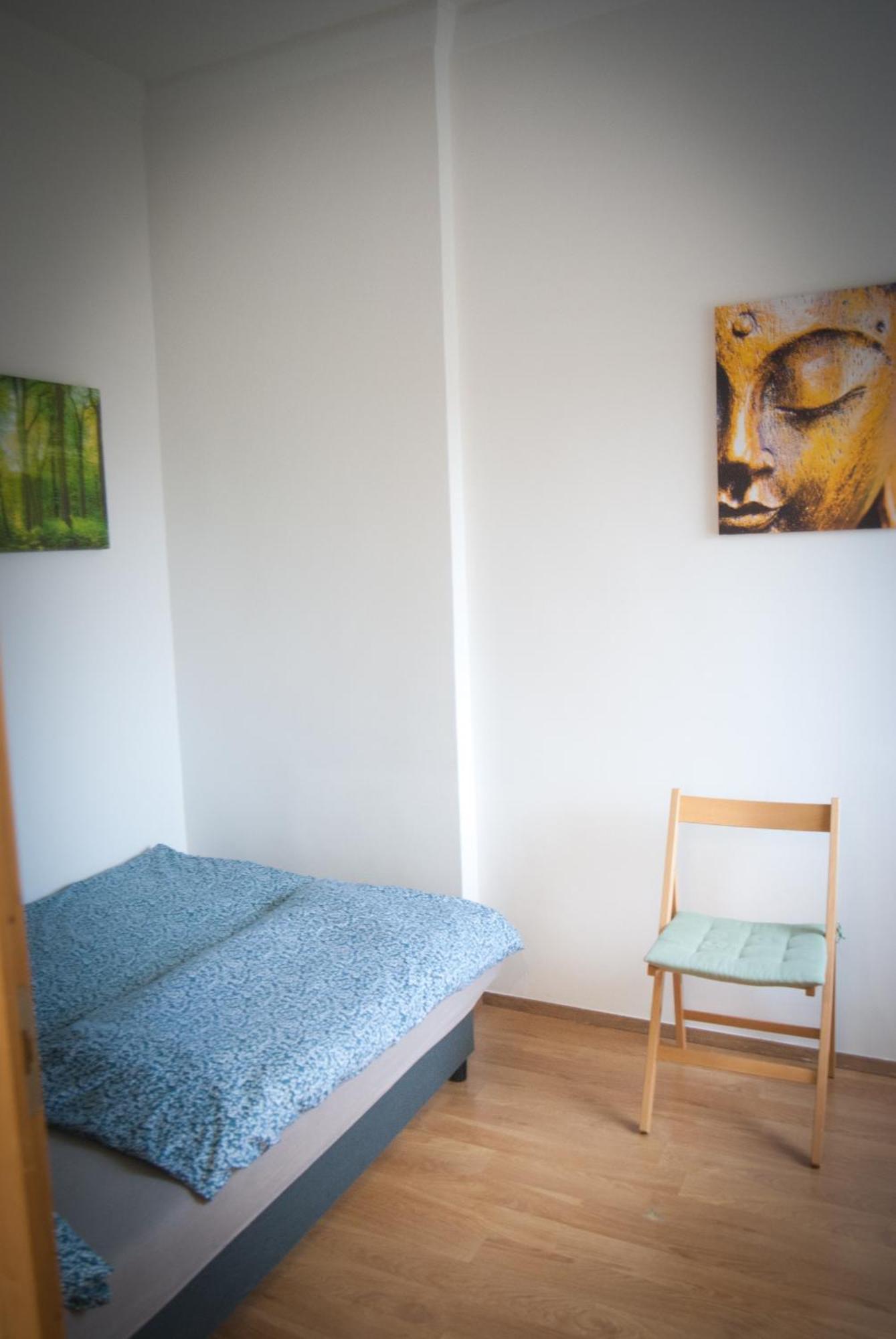 Lovely Central Apartment With Free Parking, Koezponthoz Koezeli 3 Szobas Lakas Győr Exteriör bild